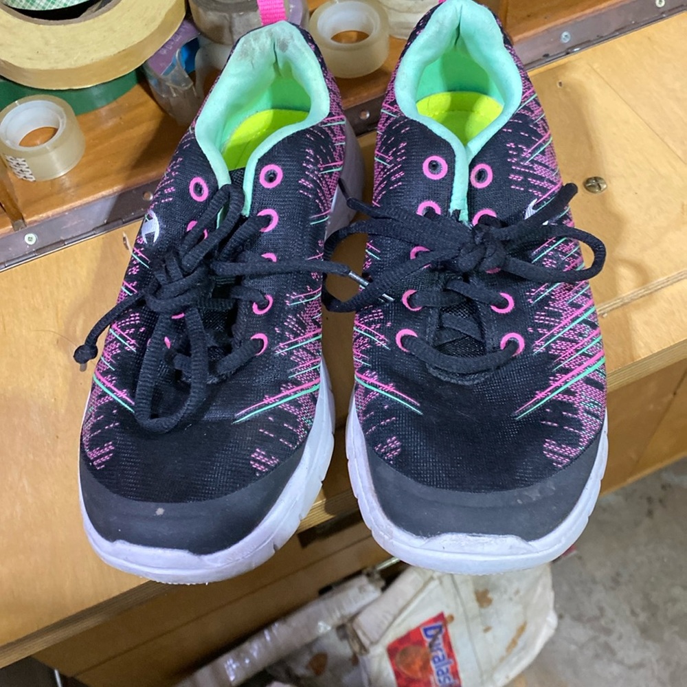 Girls champion sneakers size 2 1/2